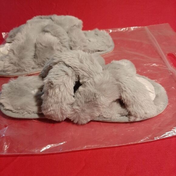 New Women's Size 5-6 Super Soft Fur Slippers - Picture 5 of 6